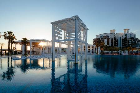 SELECTUM LUXURY RESORT Pools & Beach